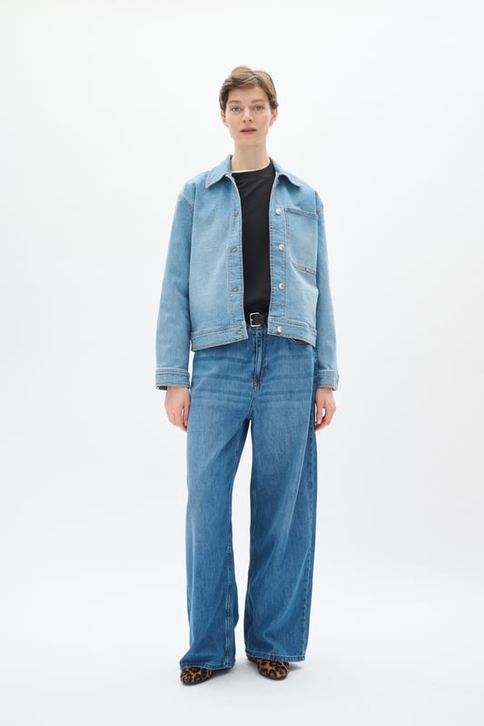 Relaxed fit,Lange mouwen  Wassen op 30°, niet bleken, drogen in droger behoedzaam, Druipnat ophangen, warm strijken max. 150° C, Droogreiniging  99% Katoen,1% Elastaan