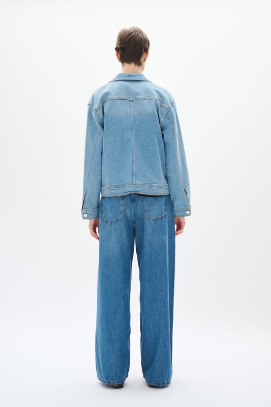 Relaxed fit,Lange mouwen  Wassen op 30°, niet bleken, drogen in droger behoedzaam, Druipnat ophangen, warm strijken max. 150° C, Droogreiniging  99% Katoen,1% Elastaan