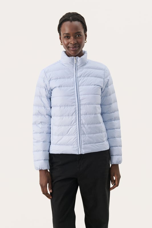 Classic fit,Lange mouwen  Wassen op 30°, niet bleken, drogen in droger behoedzaam, Druipnat ophangen in de schaduw, niet strijken, Niet droog reinigen  100% Polyamide (Gerecycled)