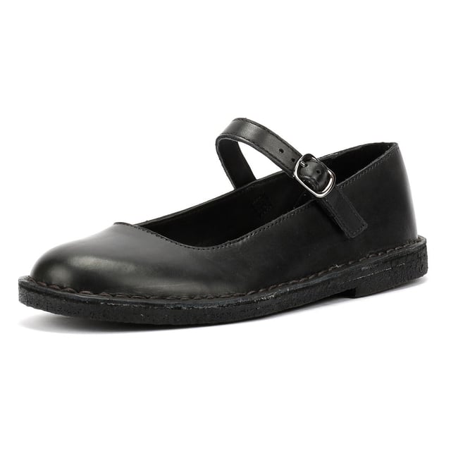 Klassische Mary Jane Schuhe mit weichen Premium-Leder-Obermaterialien für einen zeitlosen, eleganten Look. Mit verstellbarem Schnallenverschluss für eine sichere Passform und einer strapazierfähigen Kreppsohle für ganztägigen Komfort. Ideal für den täglichen Gebrauch oder festliche Anlässe.