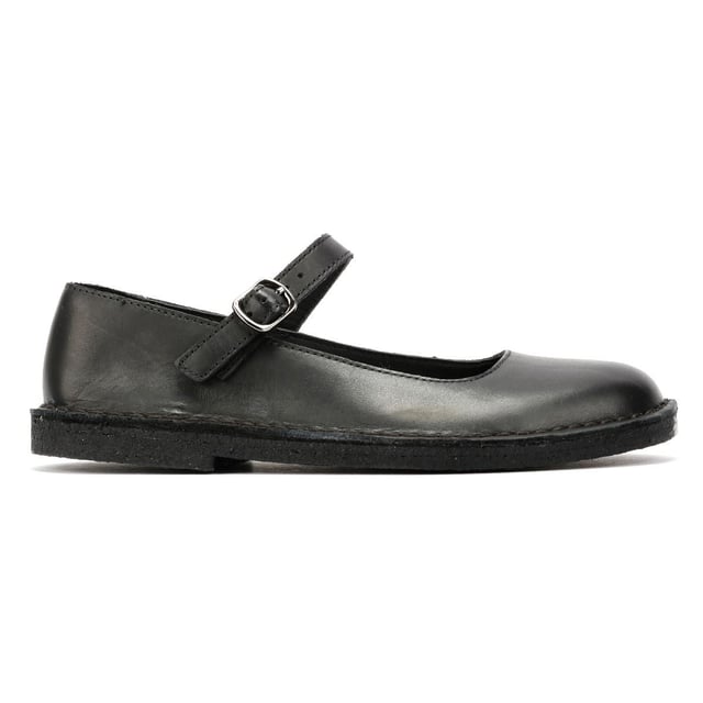 Klassische Mary Jane Schuhe mit weichen Premium-Leder-Obermaterialien für einen zeitlosen, eleganten Look. Mit verstellbarem Schnallenverschluss für eine sichere Passform und einer strapazierfähigen Kreppsohle für ganztägigen Komfort. Ideal für den täglichen Gebrauch oder festliche Anlässe.