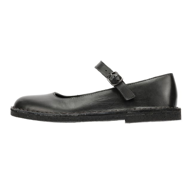 Klassische Mary Jane Schuhe mit weichen Premium-Leder-Obermaterialien für einen zeitlosen, eleganten Look. Mit verstellbarem Schnallenverschluss für eine sichere Passform und einer strapazierfähigen Kreppsohle für ganztägigen Komfort. Ideal für den täglichen Gebrauch oder festliche Anlässe.