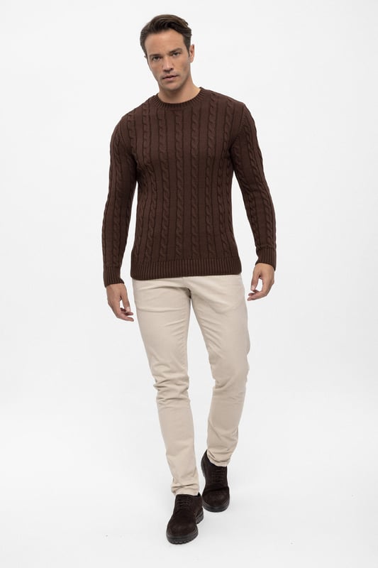 Die Felix Hardy Pullover sind bekannt für ihre originellen Designs, die den dynamischen Anforderungen des modernen Lebens gerecht werden. Akribisch aus hochwertigen Materialien gefertigt und bereichert mit sorgfältig ausgewählten Farbpaletten, bieten diese Pullover sowohl Eleganz als auch Komfort. Jedes Stück spiegelt Exzellenz in der Handwerkskunst wider, gewährleistet Langlebigkeit und ein weiches Tragegefühl für den ganzen Tag. Die Kollektion umfasst eine Vielzahl von Stilen, die jedem Geschmack und Anlass gerecht werden. Von klassischen und raffinierten Designs bis hin zu sportlichen und modernen Stilen kommen Felix Hardy Pullover in lebendigen Farbwahlen, die für jede Jahreszeit und jedes Outfit perfekt sind. Durchdachte Details wie aufwendige Nähte und elegante Kragen machen jeden Pullover einzigartig und verbinden Praktikabilität mit einem Hauch von Raffinesse. Ob für den täglichen Gebrauch oder besondere Anlässe, Felix Hardy Pullover vereinen modische Trends mit Funktionalität. Sie sind darauf ausgelegt, Ihren Stil zu verbessern, während sie den ganzen Tag über den benötigten Komfort bieten. Genießen Sie die Eleganz und Vielseitigkeit der Felix Hardy Pullover, bei denen jedes Detail sorgfältig gefertigt wurde, um Ihre Garderobe zu bereichern.