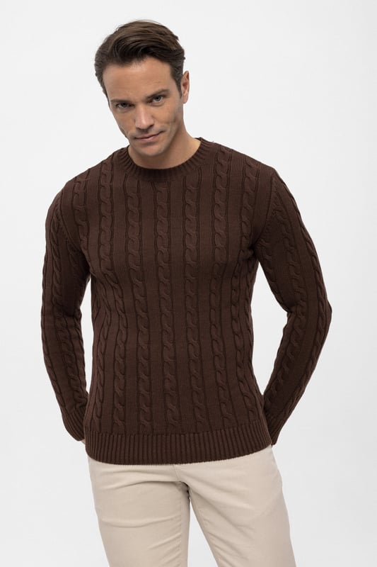 Die Felix Hardy Pullover sind bekannt für ihre originellen Designs, die den dynamischen Anforderungen des modernen Lebens gerecht werden. Akribisch aus hochwertigen Materialien gefertigt und bereichert mit sorgfältig ausgewählten Farbpaletten, bieten diese Pullover sowohl Eleganz als auch Komfort. Jedes Stück spiegelt Exzellenz in der Handwerkskunst wider, gewährleistet Langlebigkeit und ein weiches Tragegefühl für den ganzen Tag. Die Kollektion umfasst eine Vielzahl von Stilen, die jedem Geschmack und Anlass gerecht werden. Von klassischen und raffinierten Designs bis hin zu sportlichen und modernen Stilen kommen Felix Hardy Pullover in lebendigen Farbwahlen, die für jede Jahreszeit und jedes Outfit perfekt sind. Durchdachte Details wie aufwendige Nähte und elegante Kragen machen jeden Pullover einzigartig und verbinden Praktikabilität mit einem Hauch von Raffinesse. Ob für den täglichen Gebrauch oder besondere Anlässe, Felix Hardy Pullover vereinen modische Trends mit Funktionalität. Sie sind darauf ausgelegt, Ihren Stil zu verbessern, während sie den ganzen Tag über den benötigten Komfort bieten. Genießen Sie die Eleganz und Vielseitigkeit der Felix Hardy Pullover, bei denen jedes Detail sorgfältig gefertigt wurde, um Ihre Garderobe zu bereichern.