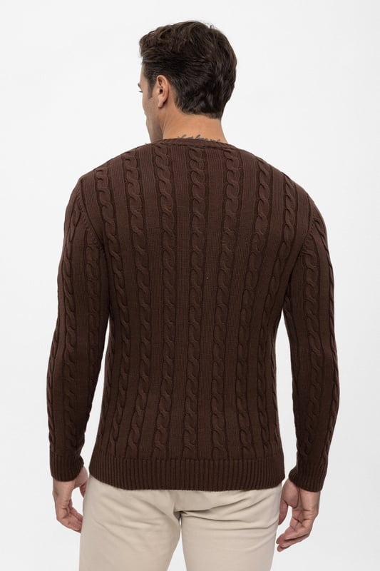 Die Felix Hardy Pullover sind bekannt für ihre originellen Designs, die den dynamischen Anforderungen des modernen Lebens gerecht werden. Akribisch aus hochwertigen Materialien gefertigt und bereichert mit sorgfältig ausgewählten Farbpaletten, bieten diese Pullover sowohl Eleganz als auch Komfort. Jedes Stück spiegelt Exzellenz in der Handwerkskunst wider, gewährleistet Langlebigkeit und ein weiches Tragegefühl für den ganzen Tag. Die Kollektion umfasst eine Vielzahl von Stilen, die jedem Geschmack und Anlass gerecht werden. Von klassischen und raffinierten Designs bis hin zu sportlichen und modernen Stilen kommen Felix Hardy Pullover in lebendigen Farbwahlen, die für jede Jahreszeit und jedes Outfit perfekt sind. Durchdachte Details wie aufwendige Nähte und elegante Kragen machen jeden Pullover einzigartig und verbinden Praktikabilität mit einem Hauch von Raffinesse. Ob für den täglichen Gebrauch oder besondere Anlässe, Felix Hardy Pullover vereinen modische Trends mit Funktionalität. Sie sind darauf ausgelegt, Ihren Stil zu verbessern, während sie den ganzen Tag über den benötigten Komfort bieten. Genießen Sie die Eleganz und Vielseitigkeit der Felix Hardy Pullover, bei denen jedes Detail sorgfältig gefertigt wurde, um Ihre Garderobe zu bereichern.