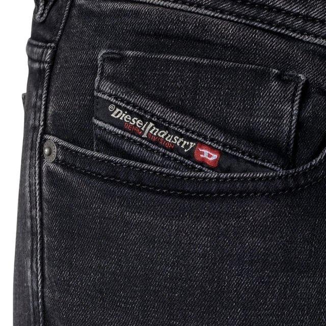 Pantalones vaqueros grises Diesel, cierre de botones, 95 % algodón, 3 % elastomultiéster, 2 % elastano-spandex. Corte ajustado, marca Diesel