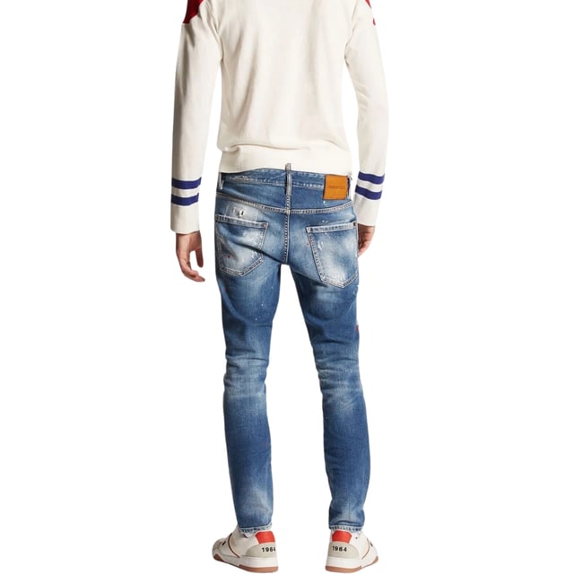 Vaqueros skater, denim elástico 99 % algodón, 1 % elastano, bragueta de botones, corte entallado con pernera cónica, jeans skater con lavado azul, hechos en Italia