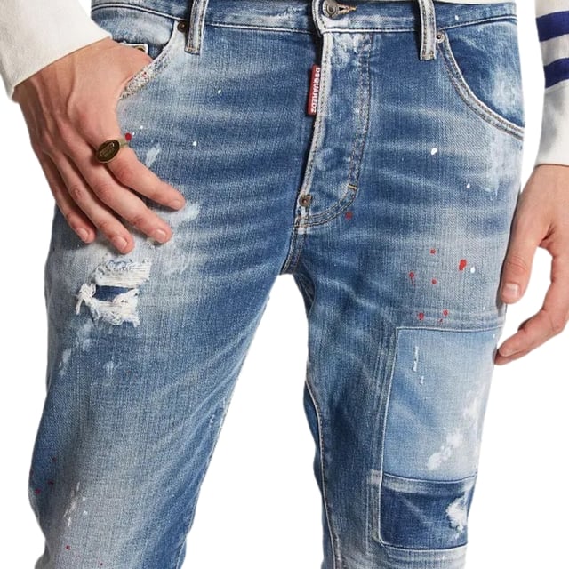 Vaqueros skater, denim elástico 99 % algodón, 1 % elastano, bragueta de botones, corte entallado con pernera cónica, jeans skater con lavado azul, hechos en Italia