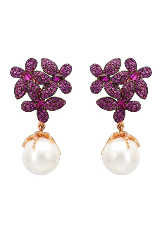 Let your style speak volumes with the stunning Flowers Pearl Earrings from Latelita. Crafted from 925 sterling silver that has been dipped in luxurious rosegold, these earrings make for a powerful statement piece like no other. Boasting a timeless floral-inspired design, each petal is adorned with shimmering ruby pink cubic zirconia and is further elevated with an elegant pearl.Pearls are the birthstone for June and have been appreciated in many cultures throughout history. This gem is often associated with purity, innocence, faith and wisdom—all qualities of an ideal friend or loved one born in June.At 3.5cm long and 1.9cm wide, these pretty earrings are lightweight (13.2grams) yet full of impact. Perfect for any special occasion, make sure you don't miss out on this classic choice that is destined to never go out of style! Celebrate yourself or the special people in your life with Flowers Pearl Earrings Ruby Pink Rosegold and let the beauty of every moment shine through!