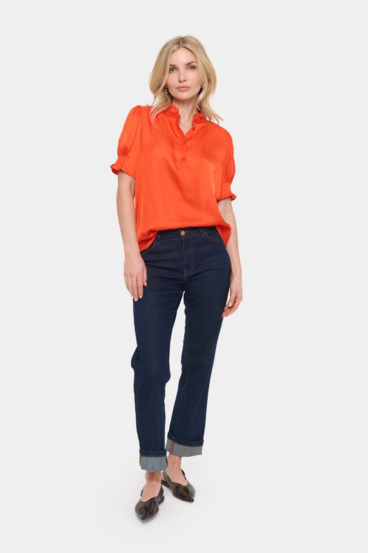 Regular fit,Korte mouwen  Wassen op 30°, niet bleken, niet in de droger drogen, Druipnat ophangen in de schaduw, koud strijken max. 110° C, Niet droog reinigen  100% Polyester