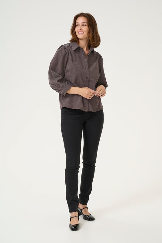 Regular fit,3/4 mouwen  Wassen op 30°, niet bleken, niet in de droger drogen, Druipnat ophangen in de schaduw, warm strijken max. 150° C, Droogreiniging  90% Polyester,8% Polyamide,2% Elastaan