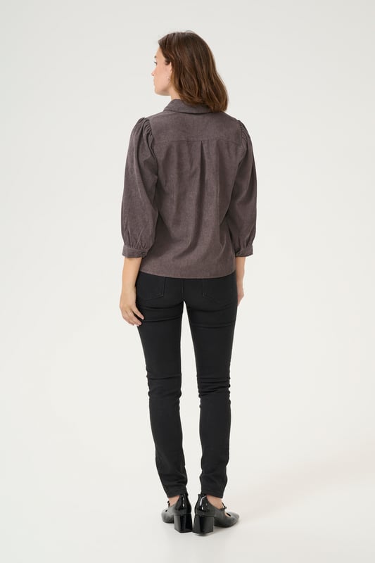 Regular fit,3/4 mouwen  Wassen op 30°, niet bleken, niet in de droger drogen, Druipnat ophangen in de schaduw, warm strijken max. 150° C, Droogreiniging  90% Polyester,8% Polyamide,2% Elastaan