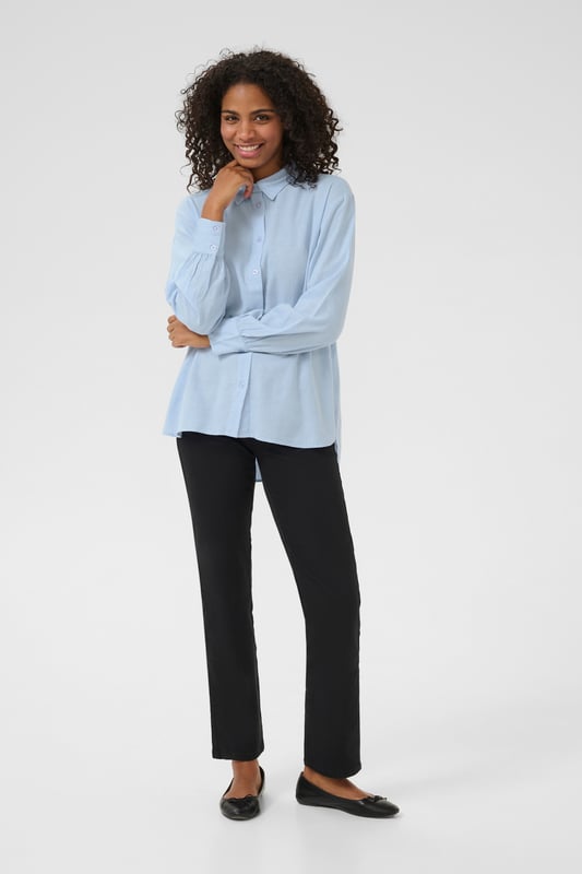 Loose fit,Lange mouwen  Fijne was 30°, niet bleken, niet in de droger drogen, Druipnat ophangen in de schaduw, warm strijken max. 150° C, Droogreiniging  70% Viscose (LivaEco™),30% Linnen