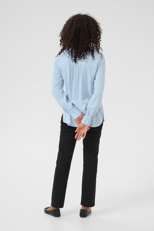 Loose fit,Lange mouwen  Fijne was 30°, niet bleken, niet in de droger drogen, Druipnat ophangen in de schaduw, warm strijken max. 150° C, Droogreiniging  70% Viscose (LivaEco™),30% Linnen