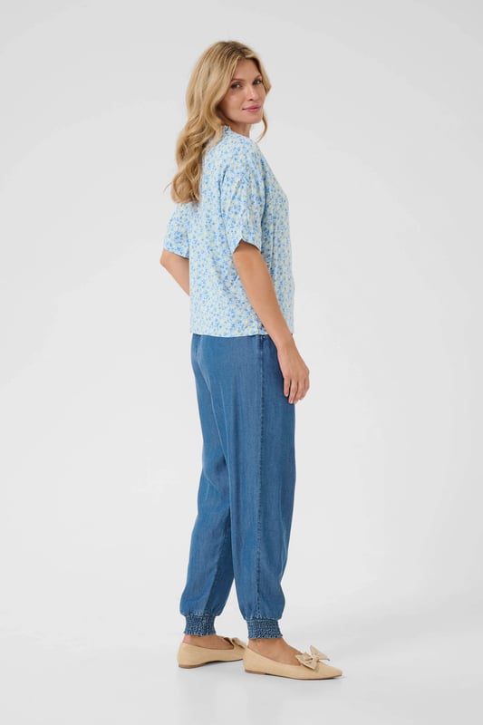 Baggy fit,Korte lengte,Korte mouwen  Fijne was 30°, niet bleken, niet in de droger drogen, Druipnat ophangen in de schaduw, koud strijken max. 110° C, Droogreiniging  100% Viscose (LENZING™ ECOVERO™)