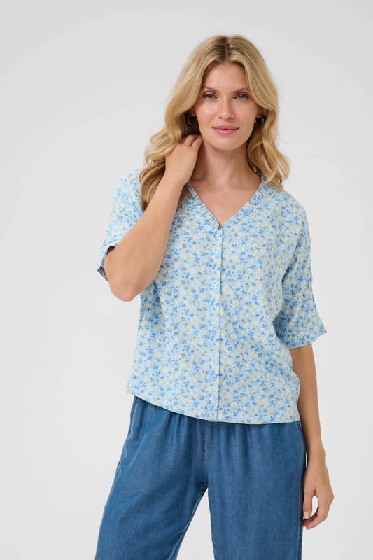 Baggy fit,Korte lengte,Korte mouwen  Fijne was 30°, niet bleken, niet in de droger drogen, Druipnat ophangen in de schaduw, koud strijken max. 110° C, Droogreiniging  100% Viscose (LENZING™ ECOVERO™)