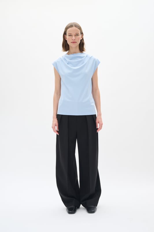 Fijne was 30°, niet bleken, niet in de droger drogen, Liggend laten drogen., koud strijken max. 110° C, Droogreiniging  59% Viscose,36% Polyamide,5% Elastaan