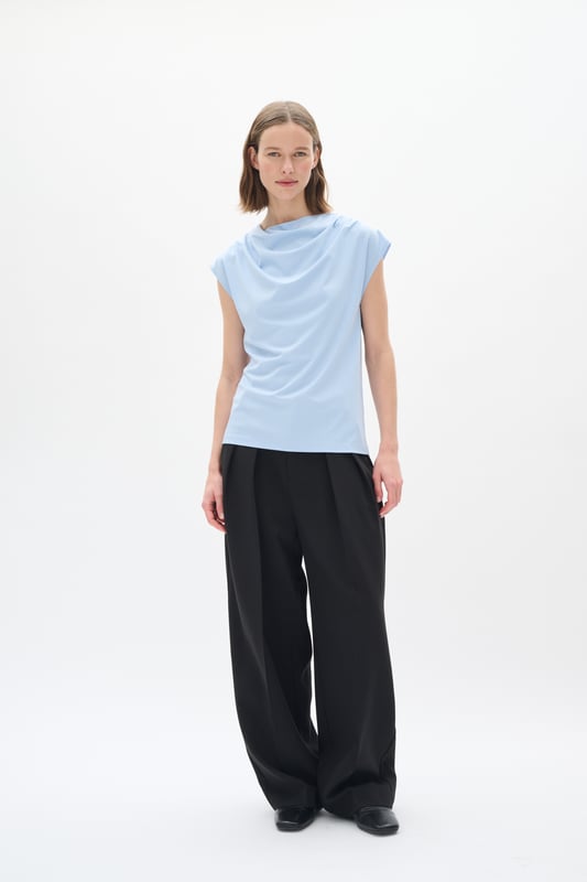 Fijne was 30°, niet bleken, niet in de droger drogen, Liggend laten drogen., koud strijken max. 110° C, Droogreiniging  59% Viscose,36% Polyamide,5% Elastaan