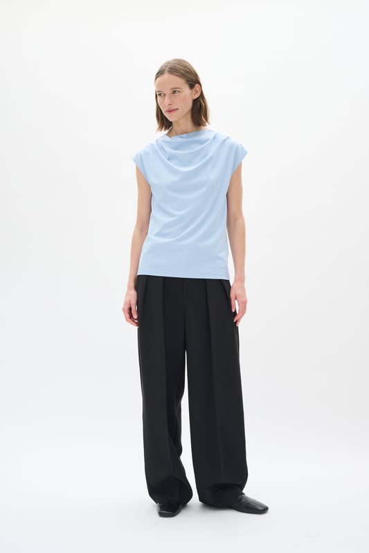 Fijne was 30°, niet bleken, niet in de droger drogen, Liggend laten drogen., koud strijken max. 110° C, Droogreiniging  59% Viscose,36% Polyamide,5% Elastaan