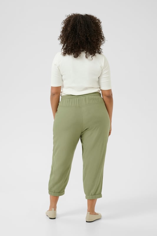 Model: , Pasform: Regular fit, Talje: Regular Waist, Længde: Mid calf  30 degrees gentle wash, do not bleach, do not tumble dry, Line drying in the shade, warm iron max. 150° C, Dry clean only  70% Viscose (LivaEco™),30% Linen