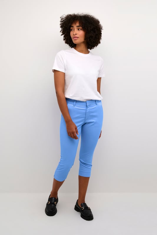 Regular fit,Midi-Länge  Schonwäsche 30°, Nicht bleichen, Nicht im Trockner trocknen, Tropnass aufhängen im Schatten, Kalt bügeln max. 110° C, Trockenreinigung  38% Polyester,30% Baumwolle,30% Viskose,2% Elasthan