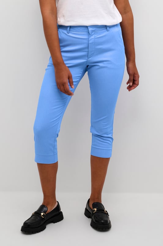 Regular fit,Midi-Länge  Schonwäsche 30°, Nicht bleichen, Nicht im Trockner trocknen, Tropnass aufhängen im Schatten, Kalt bügeln max. 110° C, Trockenreinigung  38% Polyester,30% Baumwolle,30% Viskose,2% Elasthan