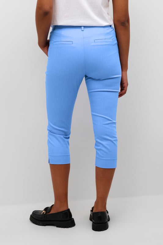 Regular fit,Midi-Länge  Schonwäsche 30°, Nicht bleichen, Nicht im Trockner trocknen, Tropnass aufhängen im Schatten, Kalt bügeln max. 110° C, Trockenreinigung  38% Polyester,30% Baumwolle,30% Viskose,2% Elasthan