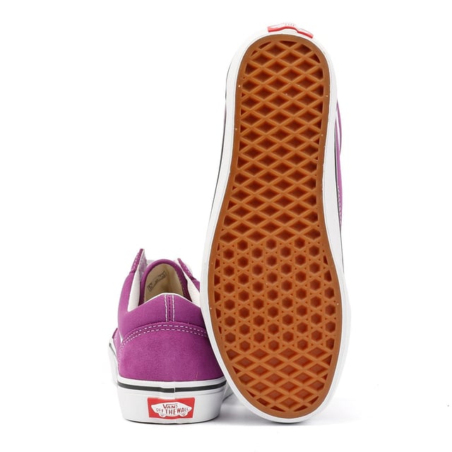 lage sneakers met duurzame suède en canvas bovenwerk voor langdurig gebruik. Ontworpen met een klassieke gevulkaniseerde wafelzool voor superieure grip en iconische stijl.