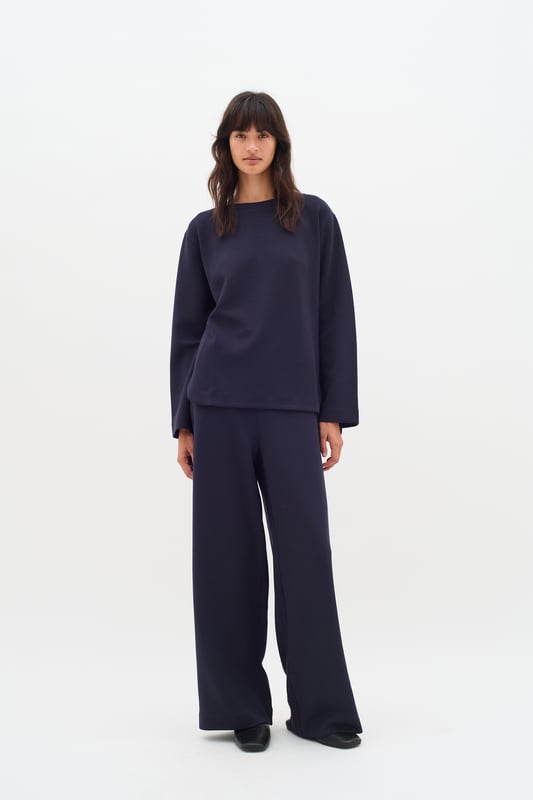 Relaxed fit,Lange mouwen  Fijne was 30°, niet bleken, niet in de droger drogen, Liggend laten drogen., koud strijken max. 110° C, Droogreiniging  51% Modal (TENCEL™),42% Polyester,7% Elastaan