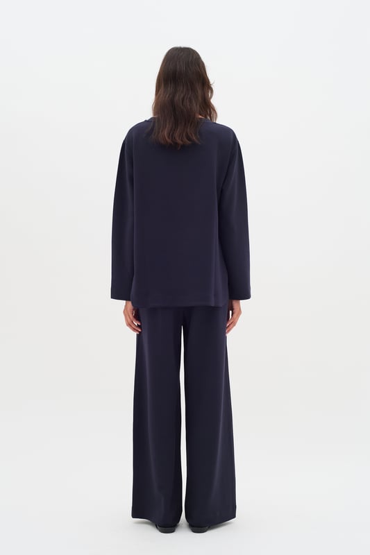 Relaxed fit,Lange mouwen  Fijne was 30°, niet bleken, niet in de droger drogen, Liggend laten drogen., koud strijken max. 110° C, Droogreiniging  51% Modal (TENCEL™),42% Polyester,7% Elastaan