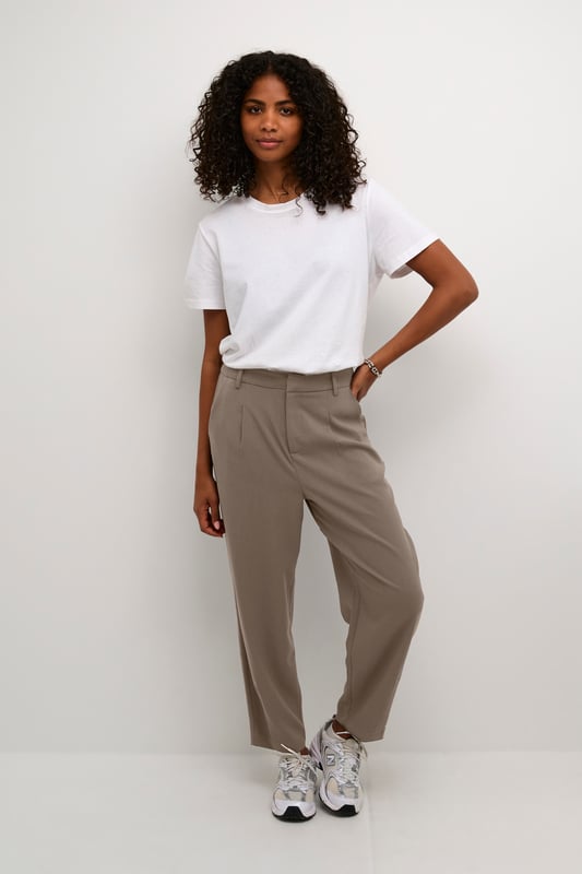 Regular fit,Hohe Taille,Knöchellänge,Tapered  30° waschbar, Nicht bleichen, Nicht im Trockner trocknen, Tropnass aufhängen im Schatten, Kalt bügeln max. 110° C, Trockenreinigung  64% Polyester (Recycelt),33% Viskose,3% Elasthan
