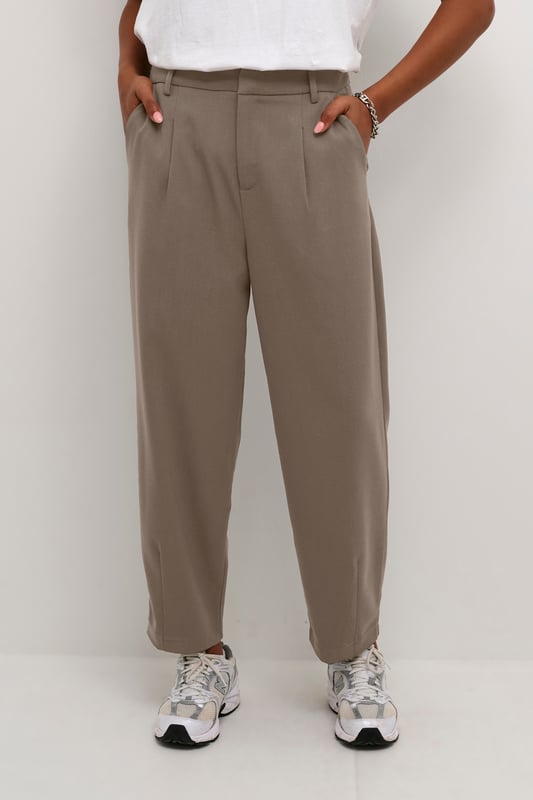 Regular fit,Hohe Taille,Knöchellänge,Tapered  30° waschbar, Nicht bleichen, Nicht im Trockner trocknen, Tropnass aufhängen im Schatten, Kalt bügeln max. 110° C, Trockenreinigung  64% Polyester (Recycelt),33% Viskose,3% Elasthan