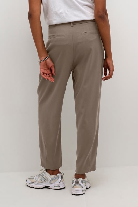 Regular fit,Hohe Taille,Knöchellänge,Tapered  30° waschbar, Nicht bleichen, Nicht im Trockner trocknen, Tropnass aufhängen im Schatten, Kalt bügeln max. 110° C, Trockenreinigung  64% Polyester (Recycelt),33% Viskose,3% Elasthan