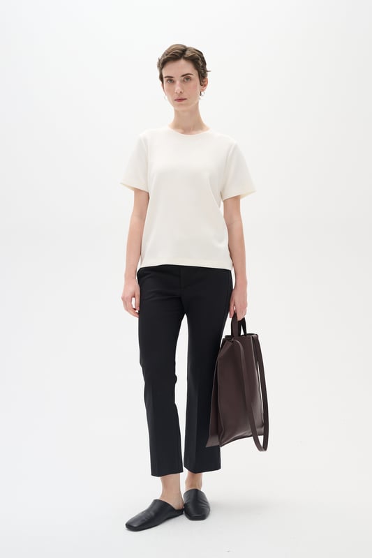 Regular fit,Regular taille,Cropped lengte,Bootcut  Fijne was 30°, niet bleken, niet in de droger drogen, Druipnat ophangen, koud strijken max. 110° C, Droogreiniging  51% Katoen,45% Polyester (REPREVE®),4% Elastaan