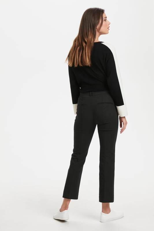Regular fit,Regular taille,Cropped lengte,Bootcut  Fijne was 30°, niet bleken, niet in de droger drogen, Druipnat ophangen, koud strijken max. 110° C, Droogreiniging  51% Katoen,45% Polyester (REPREVE®),4% Elastaan