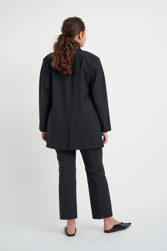 Regular fit,Regular taille,Cropped lengte,Bootcut  Fijne was 30°, niet bleken, niet in de droger drogen, Druipnat ophangen, koud strijken max. 110° C, Droogreiniging  51% Katoen,45% Polyester (REPREVE®),4% Elastaan