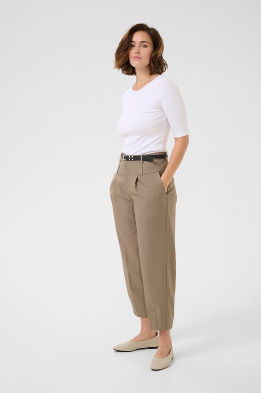Regular fit,Hoge taille,Cropped lengte,Straight  Wassen op 30°, niet bleken, niet in de droger drogen, Druipnat ophangen in de schaduw, warm strijken max. 150° C, Droogreiniging  82% Polyester,16% Viscose,2% Elastaan