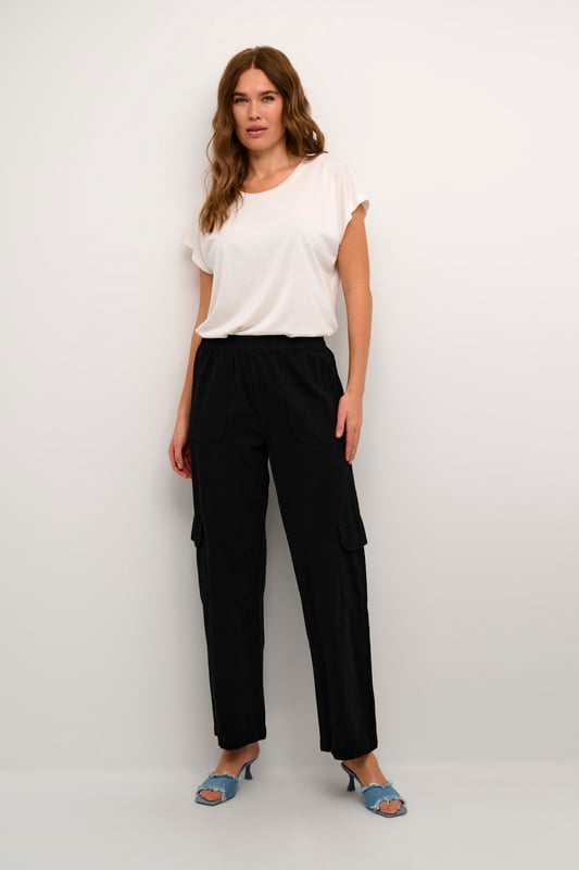 Relaxed fit,Hohe Taille,Lang,Weite leg  30° waschbar, Nicht bleichen, Trocknen im Trockner schonend, Tropnass aufhängen im Schatten, Warm bügeln max. 150° C, Trockenreinigung  100% Baumwolle