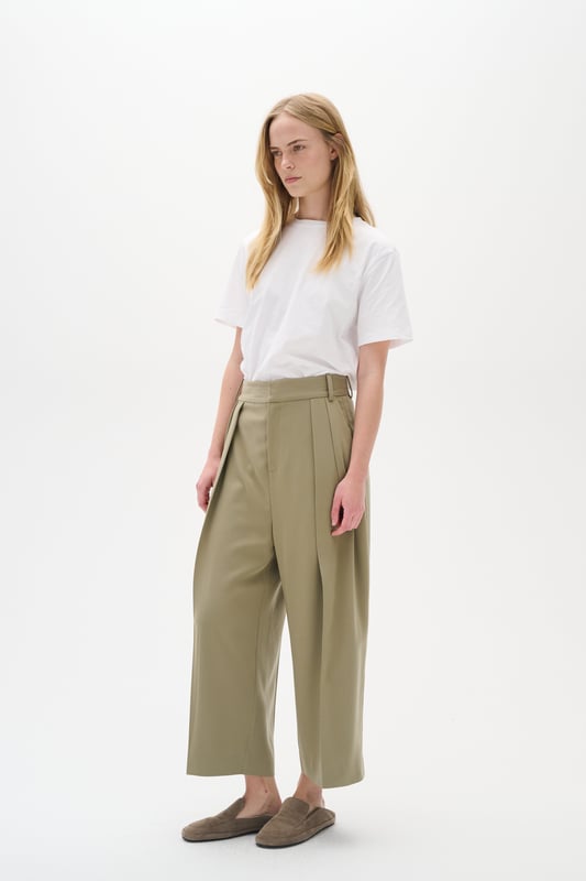 Hohe Taille,Lang,Weite leg  Schonwäsche 30°, Nicht bleichen, Nicht im Trockner trocknen, Tropnass aufhängen, Kalt bügeln max. 110° C, Trockenreinigung  51% Polyester,40% Polyester (REPREVE®),9% Elasthan