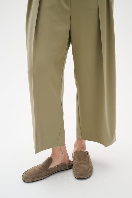 Hohe Taille,Lang,Weite leg  Schonwäsche 30°, Nicht bleichen, Nicht im Trockner trocknen, Tropnass aufhängen, Kalt bügeln max. 110° C, Trockenreinigung  51% Polyester,40% Polyester (REPREVE®),9% Elasthan