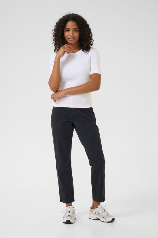 Regular fit,Regular taille,7/8 lengte,Slim  Fijne was 30°, niet bleken, niet in de droger drogen, Druipnat ophangen in de schaduw, koud strijken max. 110° C, Droogreiniging  98% Katoen,2% Elastaan