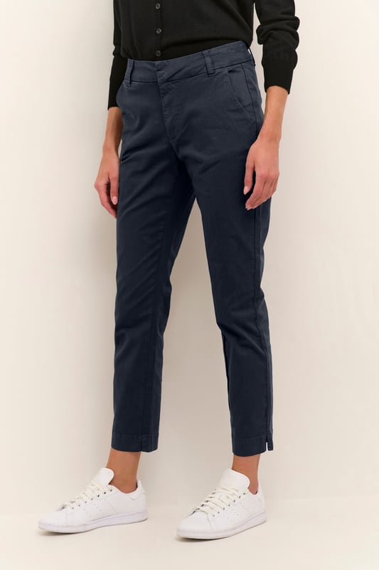 Regular fit,Regular taille,7/8 lengte,Slim  Fijne was 30°, niet bleken, niet in de droger drogen, Druipnat ophangen in de schaduw, koud strijken max. 110° C, Droogreiniging  98% Katoen,2% Elastaan