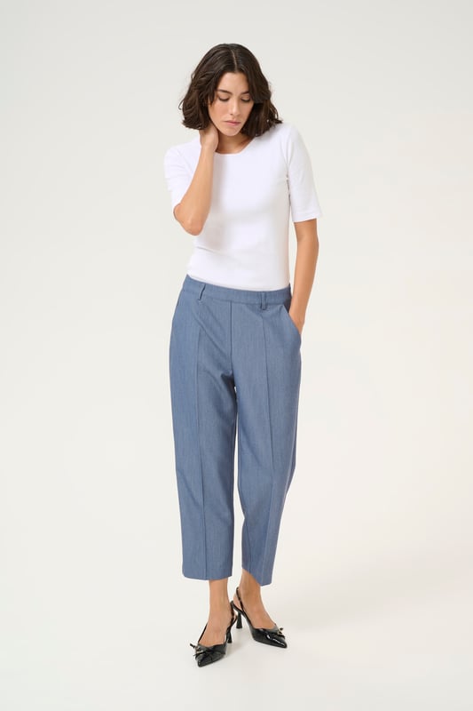 Casual fit,Hohe Taille,Knöchellänge,Gerade  30° waschbar, Nicht bleichen, Nicht im Trockner trocknen, Tropnass aufhängen im Schatten, Kalt bügeln max. 110° C, Trockenreinigung  77% Polyester (Recycelt),18% Viskose,5% Elasthan