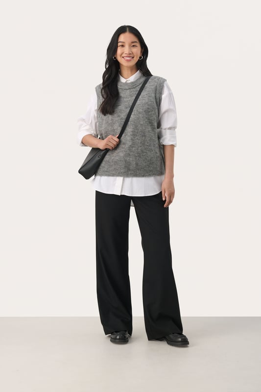 Easy fit,Comfort Taile,Lang,Weite leg  Schonwäsche 30°, Nicht bleichen, Nicht im Trockner trocknen, Tropnass aufhängen im Schatten, Kalt bügeln max. 110° C, Trockenreinigung  65% Polyester (Recycelt),33% Viskose,2% Elasthan