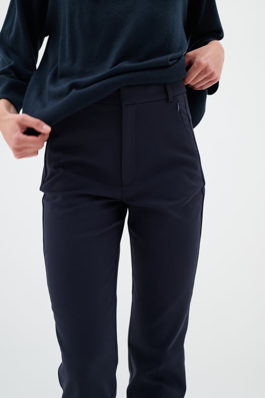 Slim fit,Mittlere Taille,Knöchellänge  Schonwäsche 30°, Nicht bleichen, Nicht im Trockner trocknen, Tropnass aufhängen, Kalt bügeln max. 110° C, Trockenreinigung  58% Baumwolle,37% Polyester,5% Elasthan