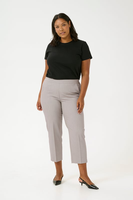 Regular fit,Elastische Taille,Knöchellänge,Gerade  30° waschbar, Nicht bleichen, Nicht im Trockner trocknen, Tropnass aufhängen im Schatten, Kalt bügeln max. 110° C, Trockenreinigung  77% Polyester (Recycelt),18% Viskose,5% Elasthan