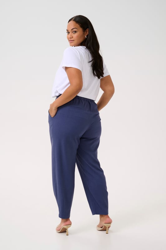 Loose fit,Elastische taille,Enkel lengte,Straight  Wassen op 30°, niet bleken, niet in de droger drogen, Druipnat ophangen in de schaduw, koud strijken max. 110° C, Droogreiniging  64% Polyester (Gerecycled),33% Viscose,3% Elastaan