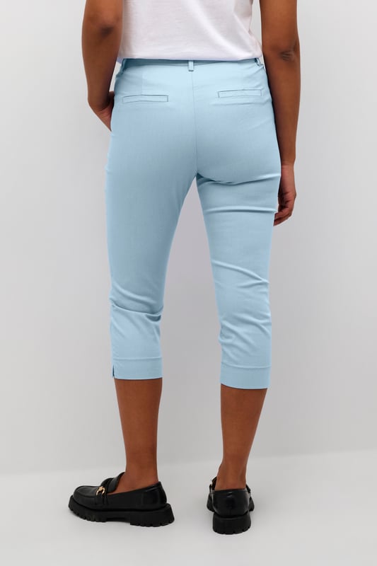 Regular fit,Midi-Länge  Schonwäsche 30°, Nicht bleichen, Nicht im Trockner trocknen, Tropnass aufhängen im Schatten, Kalt bügeln max. 110° C, Trockenreinigung  38% Polyester,30% Baumwolle,30% Viskose,2% Elasthan