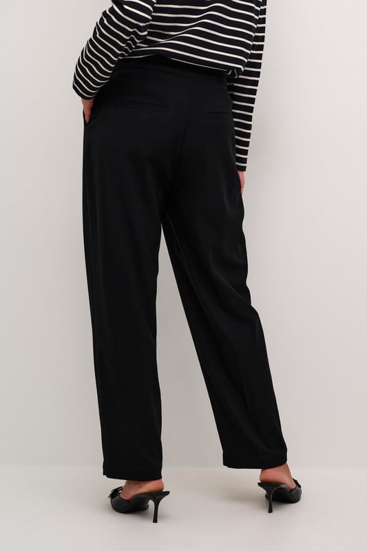 Regular fit,Hoge taille,Enkel lengte,Straight  Wassen op 30°, niet bleken, niet in de droger drogen, Druipnat ophangen in de schaduw, koud strijken max. 110° C, Droogreiniging  64% Polyester (Gerecycled),33% Viscose,3% Elastaan