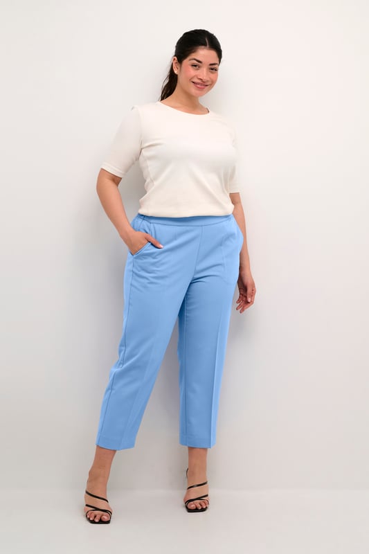 Regular fit,Elastische Taille,Knöchellänge,Gerade  30° waschbar, Nicht bleichen, Nicht im Trockner trocknen, Tropnass aufhängen im Schatten, Kalt bügeln max. 110° C, Trockenreinigung  77% Polyester (Recycelt),18% Viskose,5% Elasthan